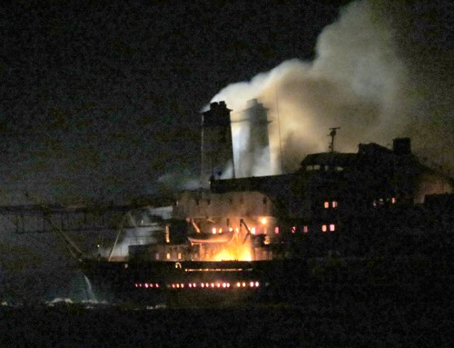 Vũng Tàu: Tàu chở 9.000 lít dầu D.O cháy dữ dội