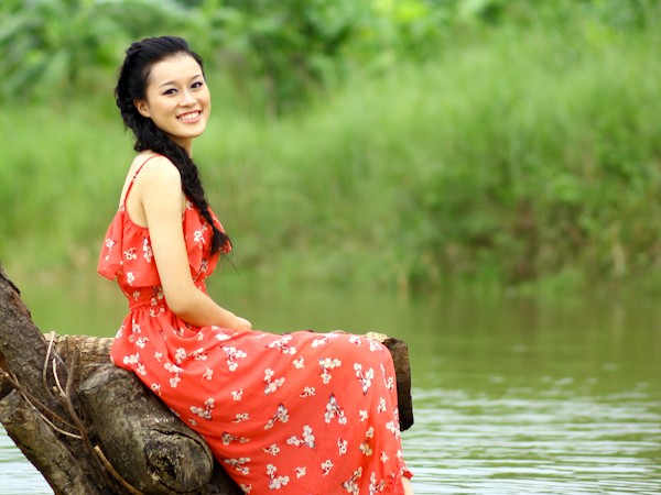 Nữ sinh Sư phạm dự thi Hoa hậu Việt Nam 2012
