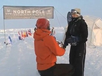 Chọn Bắc Cực để…cầu hôn bạn gái