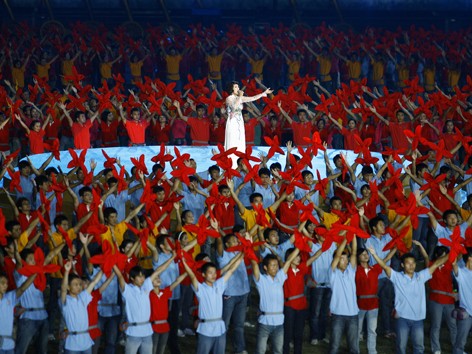 3.000 đại biểu Việt Nam tham gia Liên hoan Thanh niên Việt - Trung