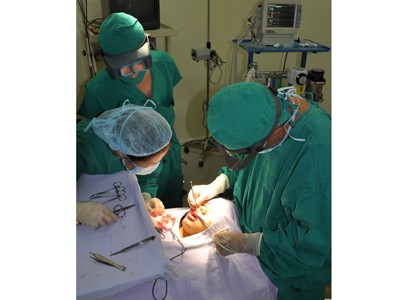 Phẫu thuật tái tạo mặt miễn phí cho Hạnh