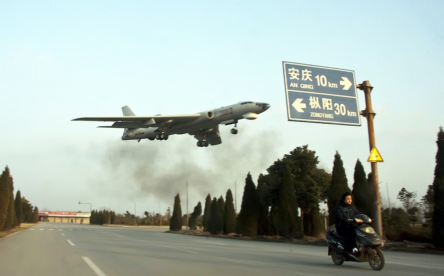 Trung Quốc trang bị máy bay ném bom đe dọa căn cứ Mỹ