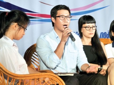 Người Việt trẻ: Đi theo hay dẫn đường?