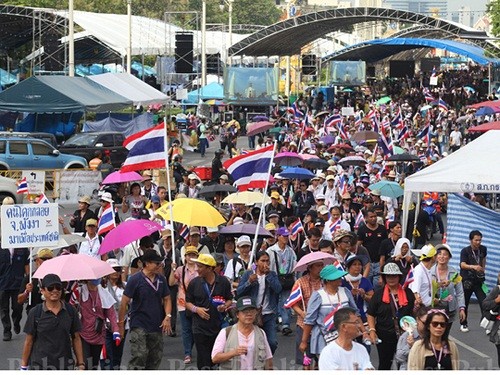 Thủ tướng Thái Lan kêu gọi họp khẩn