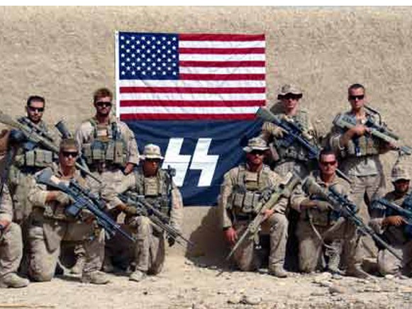Lính Mỹ chụp ảnh với…biểu tượng phát xít