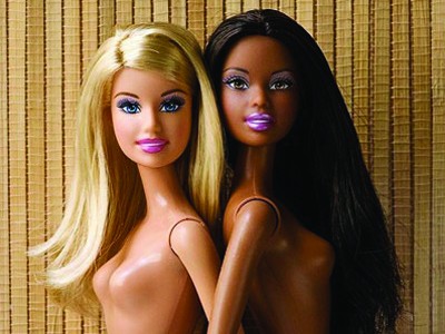 Búp bê Barbie và nguy cơ quấy rối trẻ em