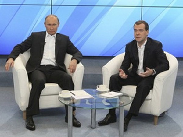 Tổng thống Nga Dmitry Medvedev (phải) và Thủ tướng Vladimir Putin (trái) Nguồn: Reuters