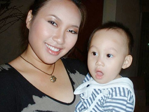 Ca sĩ Khánh Linh hát cùng con trai