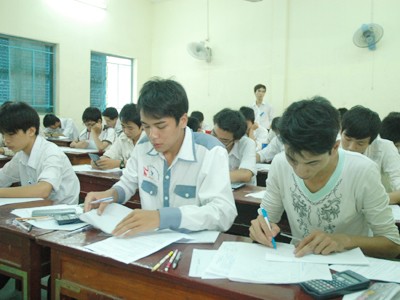 Thí sinh dự thi trường ĐH Giao thông Vận tải TP HCM năm 2010 Ảnh: Quang Phương