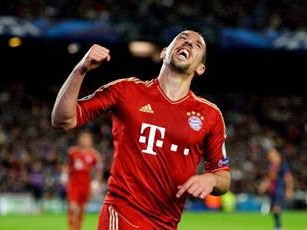 Bayern thưởng Ribery, Van Buyten hợp đồng mới