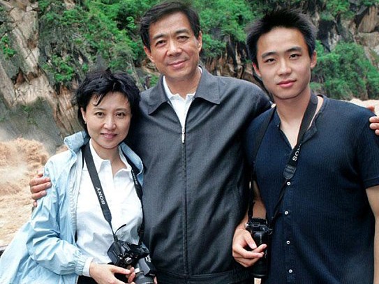 Vợ Bạc Hy Lai chấp nhận hai luật sư của chính phủ