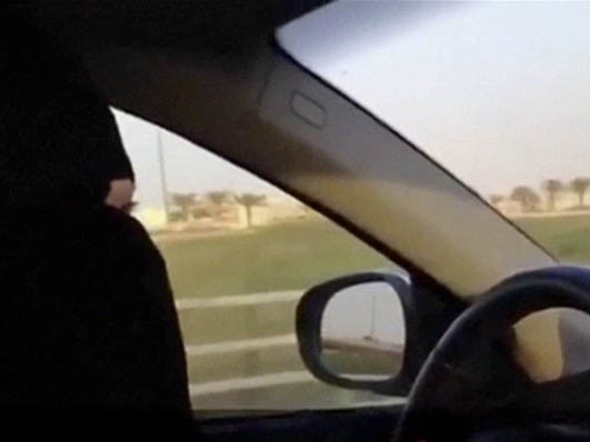 Một phụ nữ bị bắt giữ ở Ả-rập Xê-út vì lái xe đưa bố đi viện