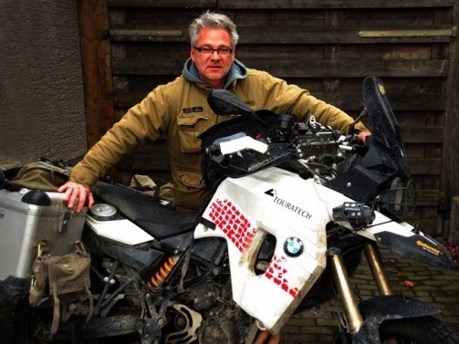 Nhà báo Đức đi xe máy sang Việt Nam làm từ thiện
