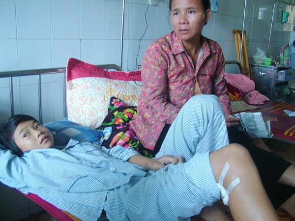 Nữ sinh Trần Thu Hằng đang điều trị tại bệnh viện