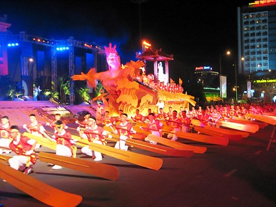 Lễ hội đường phố của Festival Biển 2011. Ảnh: Đ.Q