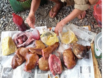 Thịt 'giá bèo' tràn ngập chợ cóc Hà Nội