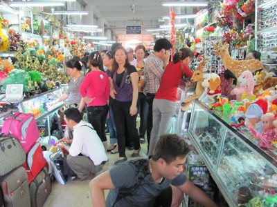 Lạng Sơn: Tiểu thương chợ Đông Kinh bán hàng trở lại
