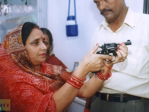 Phụ nữ Ấn Độ sẽ dùng súng để tránh bị cưỡng hiếp