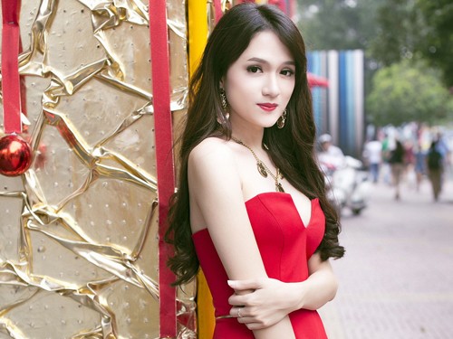 Hương Giang Idol khoe đường cong sexy đón Giáng sinh