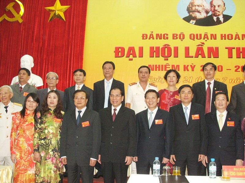 Tổng Bí thư Nông Đức Mạnh, lãnh đạo thành phố Hà Nội cùng đại biểu dự Đại hội. Ảnh: Minh Tuấn