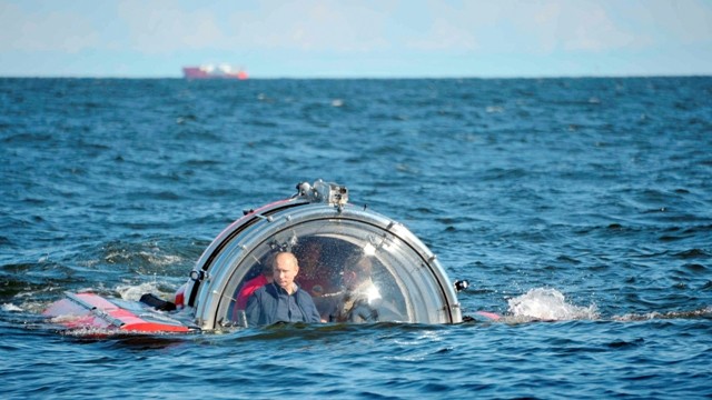 Ông Putin lặn đáy biển khám tàu khu trục