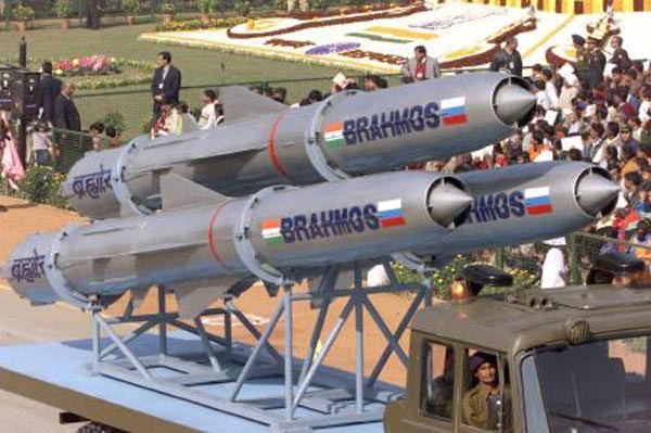 Ấn Độ đặt mua một ngàn tên lửa BrahMos