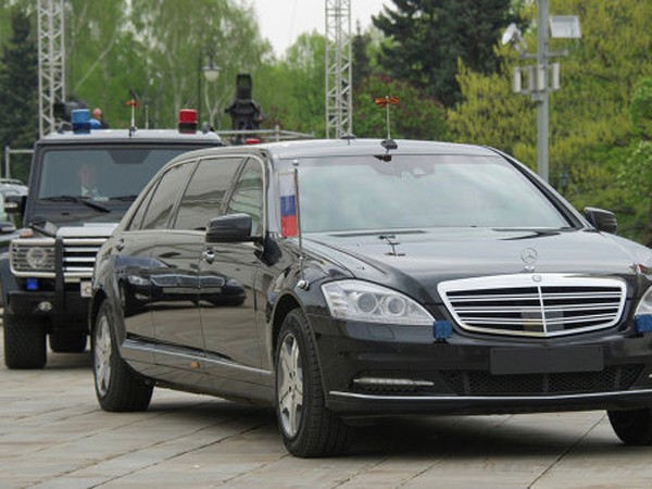 Xe hơi của Tổng thống Nga được miễn luật giao thông