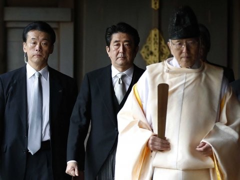 Thủ tướng Nhật thăm đền chiến tranh, Trung - Hàn nổi giận
