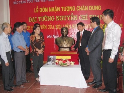 Đón nhận tượng Đại tướng Nguyễn Chí Thanh