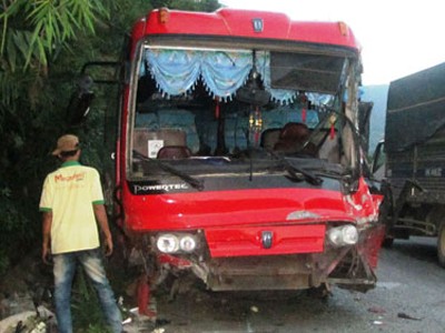 Tai nạn trên đèo Bảo Lộc, 60 người thoát chết
