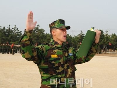 Hình ảnh mới của Hyun Bin trong quân ngũ