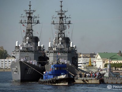 'Ngoại giao chiến hạm' và cái bắt tay Nga-Nhật