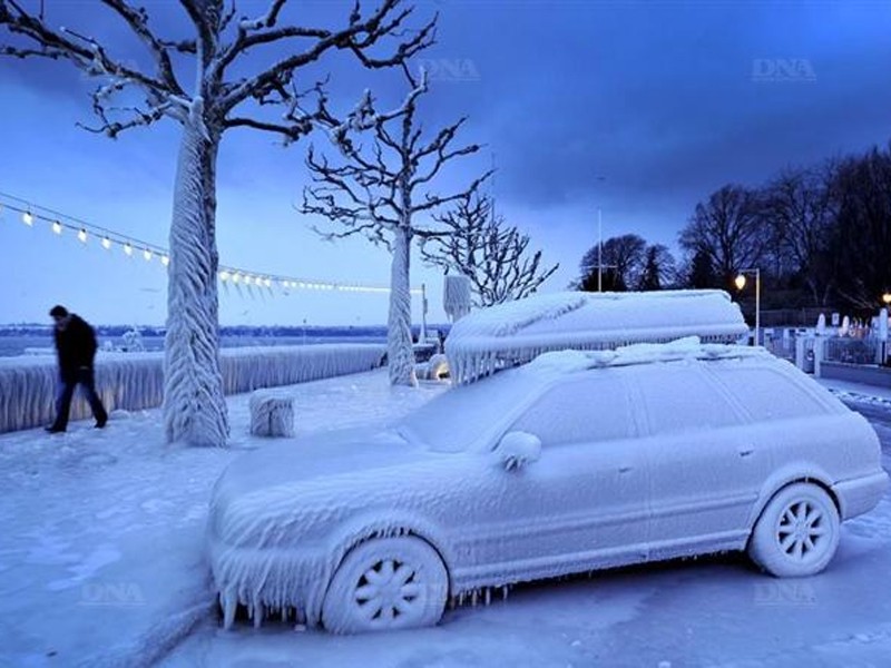 Tuyết phủ khu vực quanh hồ Geneva ở biên giới Thụy Sĩ - Pháp sáng 5 - 2. Ảnh DNA
