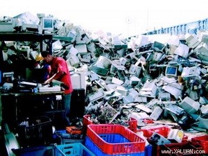 Mỹ phạt hai công ty xuất rác điện tử sang Việt Nam