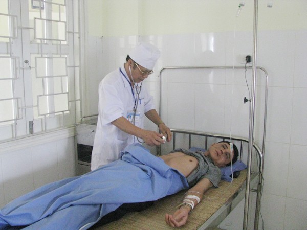 Người nhà bệnh nhân đánh trọng thương bảo vệ bệnh viện