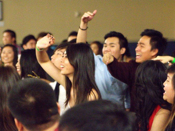 Sinh viên Việt tại Mỹ thi nhảy làm từ thiện