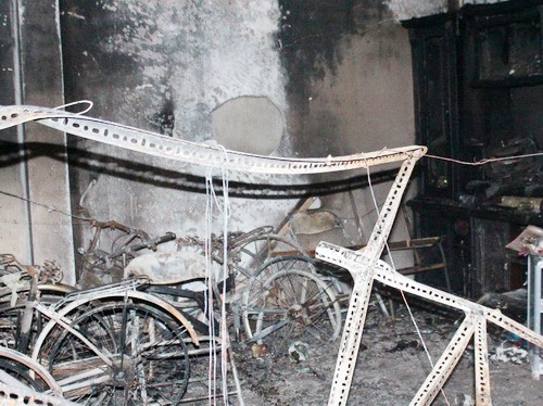 Cháy cửa hàng xe đạp, hai mẹ con tử vong