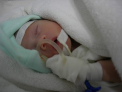 Bé gái sơ sinh bị bỏ rơi tại bệnh viện Nhi