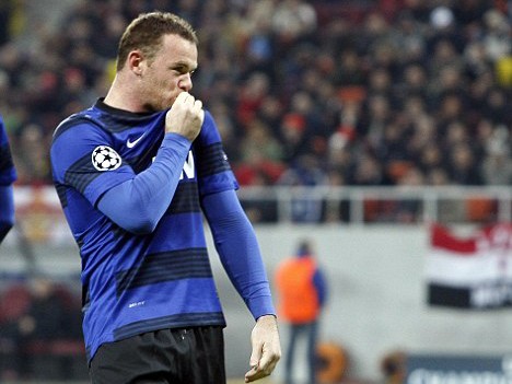 Rooney ghi hai bàn đều từ chấm 11m
