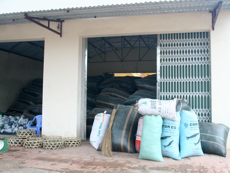 Nhà kho chứa lá vải tại cơ sở thu mua của ông Nguyễn Đăng Đạo, thôn Áp, xã Tân Quang, huyện Lục Ngạn, Bắc Giang