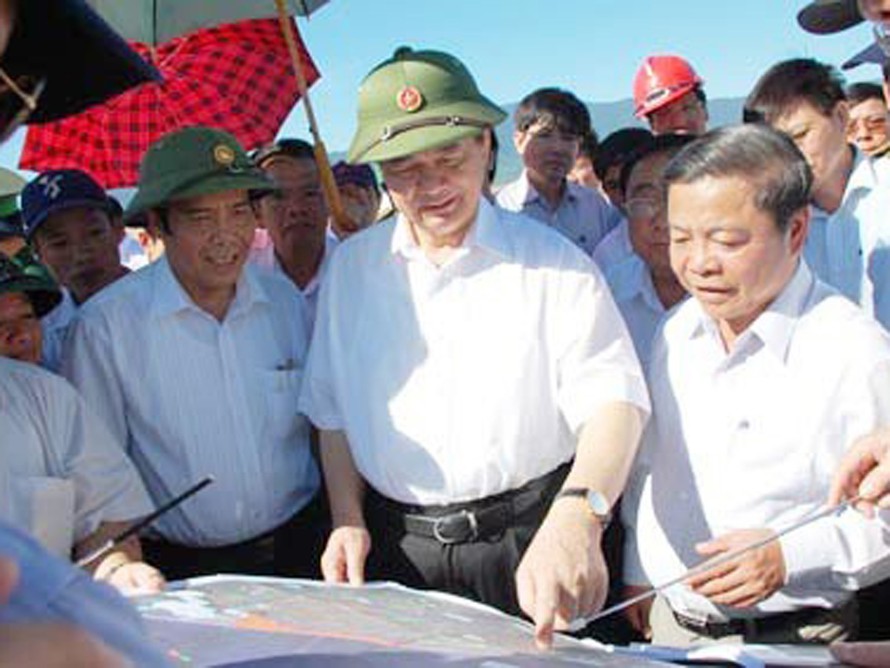 Thủ tướng Nguyễn Tấn Dũng kiểm tra công tác tái định cư tại xã Kỳ Phương, huyện Kỳ Anh
