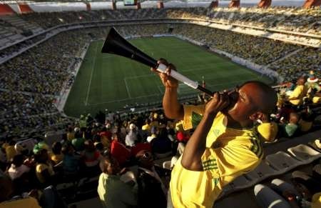 Clip: Kèn Vuvuzela có thể làm điếc tai