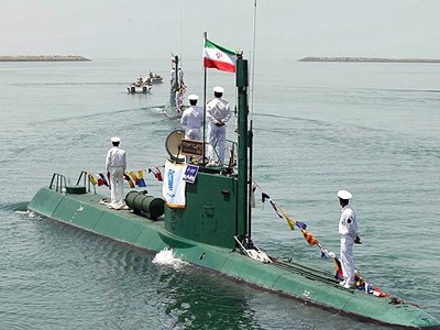 Iran trình làng tàu chiến nội địa mang tên lửa