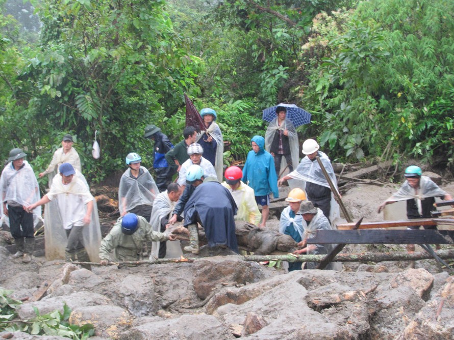 Lào Cai: Vỡ đập, 11 người chết và mất tích, 11 bị thương