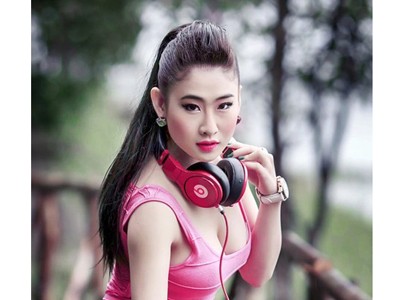Nữ DJ 20 tuổi sở hữu ngoại hình 'bỏng mắt'