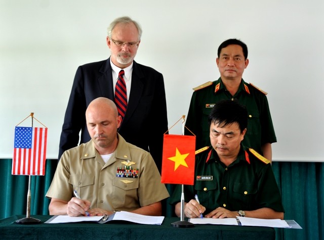Việt – Mỹ hợp tác huấn luyện rà phá bom mìn