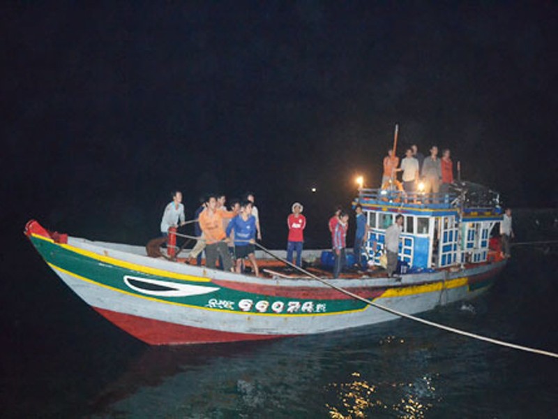 21 ngư dân bị Trung Quốc bắt giữ về đến Lý Sơn