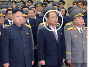 Người đàn ông bí ẩn đứng cạnh lãnh đạo CHDCND Triều Tiên Kim Jong Un là nhà khoa học tên lửa
