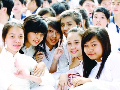 Học sinh phổ thông các cấp của Hà Nội sẽ được dạy về lối sống văn minh, thanh lịch từ học kỳ II - 2010. Ảnh: Hồng Vĩnh