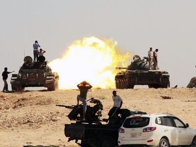 Quân chính phủ Libya vượt biên bỏ trốn